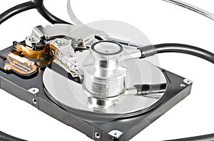 Isolated stethoscope on the hard disk drive