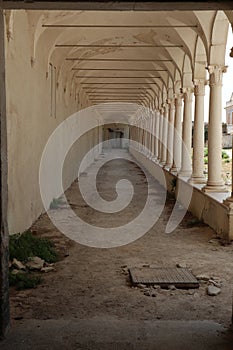 Isole Tremiti - Portico del chiostro nuovo dell\'Abbazia di Santa Maria a Mare