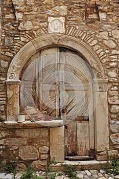 In israel gri old craftmanship door and cat photo