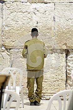 Israeli soldier praying