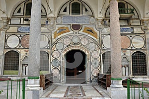 Istanbul mosque entrance, knows the conquest of Istanbul's EyÃ¼p Sultan nibs of space