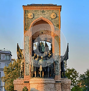 Istanbul Taksim, Republic Monument