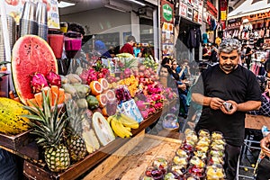ISTANBUL, TURKEY - SEPTEMBER 19, 2022: Fruit juice stall in Istanbul, Turk