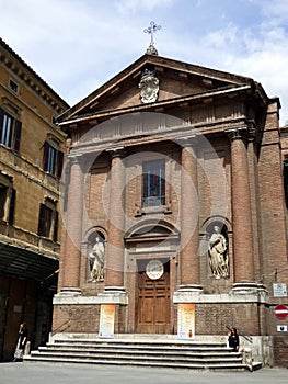 Italia. Sienne. Piazza Tolomei. The church San Cristoforo