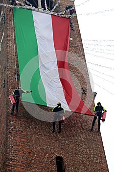 Italiano bomberos subir viejo la Torre gigante italiano 