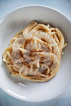 Italian cacio e pepe pasta