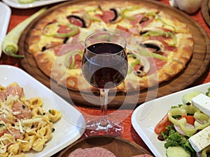 Italienisch mahlzeit a wein 