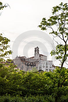 Italiano la cima de la colina municipio, mar Mediterráneo viejo casas a iglesia de,, 