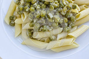 Italian pasta with greeen pea and cheese