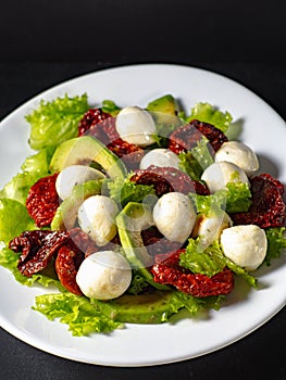 Italian salad with sun-dried tomatoes