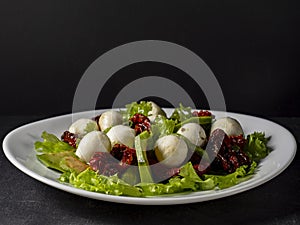 Italian salad with sun-dried tomatoes