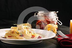 Italian spaghetti with dried tomatoes
