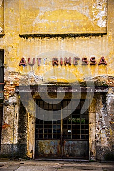 Italian vintage garage