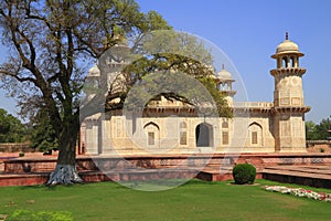 Itmad-ud-Daulah photo