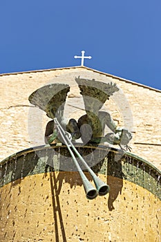 Ivan Theimer statue with two boys on top of a water fountain