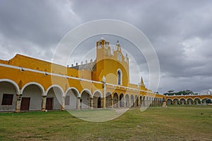 Izamal, YucatÃÂ¡n, Mexico: Franciscan Monastery and Convent of San Antonio de Padua