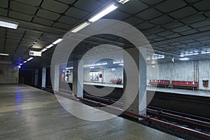 Empty subway platform, Izvor station