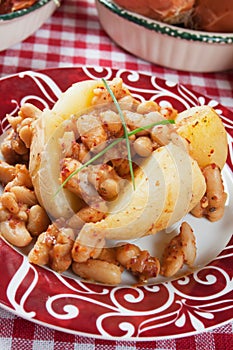 Jacket potato with white beans