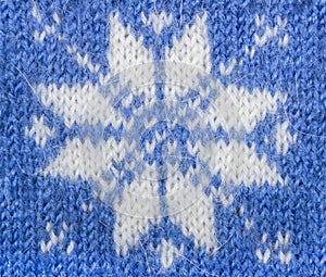 Jacquard pattern with snowflake