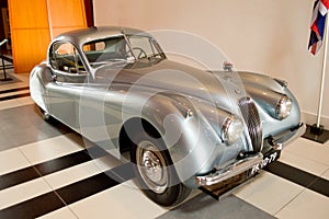 Jaguar XK120 Fixed Head Coupe Meer informatie at Louwman Museum