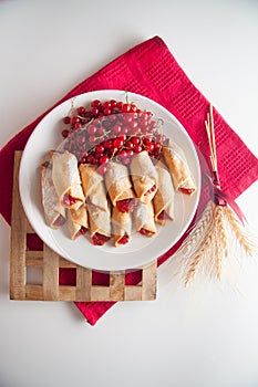 Jam cookies with fresh currant