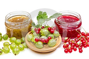 Jam with gooseberries and red currants