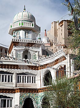 Jama Masjid and Leh Palace with stupa on the background