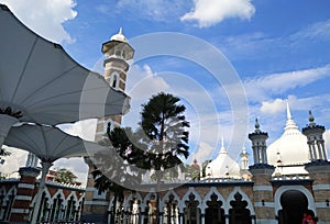 Jamek Sultan Abdul Samad mosque, trees blue sky