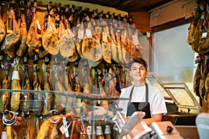 Jamoneria worker looking at camera and speaking