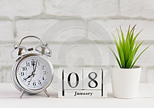 January 8 on the wooden calendar next to the alarm clock, the calendar date of the first month of the new year