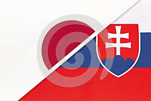 Japonsko vs Slovensko, symbol dvou státních vlajek. Vztah mezi asijskými a evropskými zeměmi