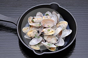 Japanese cuisine, Sakamushi of asari clams