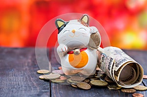 Japanese currency with lucky cat