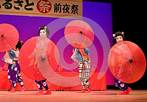 Japanese dancers with umbrellas