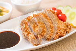 Japanese deep fried pork cutlet (tonkatsu set)