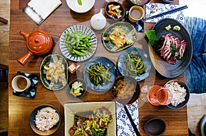 Japonés comida sobre el un restaurante 