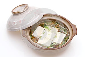 Japanese food, Yudofu in a donabe bowl