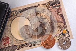 Japonés dinero partitura a monedas Ellos son más cercano diario. 10000 solo billetes. viejo efecto. economía Banco de Japón a 