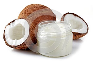 Škrípať z kokos olej a čerstvý kokosové orechy 