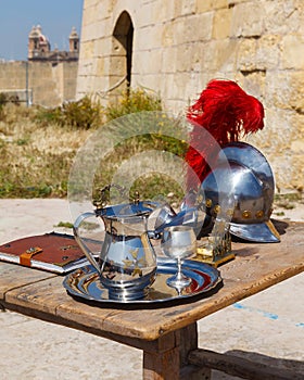 Jar helmet against the table