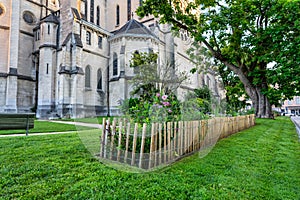 Jardines junto a la iglesia medieval de San Martin en el centro historico de Pau, Francia. photo