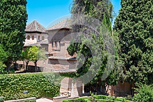 Jardines y edificios en la Alhambra de Granada, EspaÃÆÃÂ±a photo