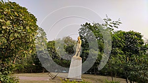 Jawaharlal Nehru statue in center of the garden