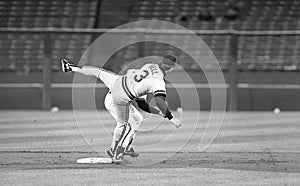 Jay Bell and Robby Thompson Collide at Second Base