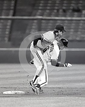 Jay Bell and Robby Thompson Collide at Second Base