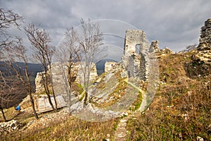 zřícenina hradu Jelenec