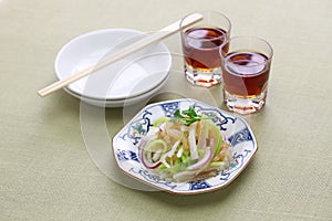 Jellyfish salad and shaoxing wine