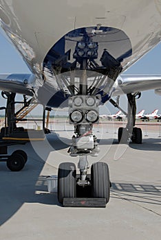 Jet airplane landing gear