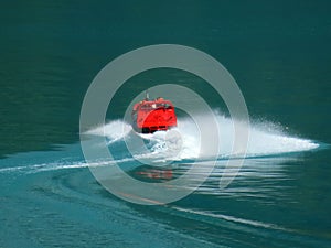 Jetboat Interlaken - Your unforgettable Lake Boat Trip on the Lake Brienz / Die unvergesslich schnelle Bootsfahrt