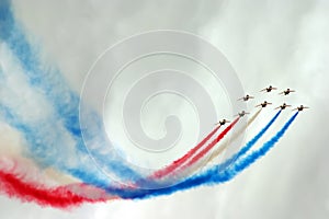 Jets formation with color smoke